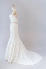 Elegant Long Mermaid Ruffle Sweetheart Lace Tulle Wedding Dress