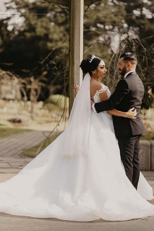 Elegant White Ball Gown Off the shoulder Tulle Long Wedding Dress with Appliques