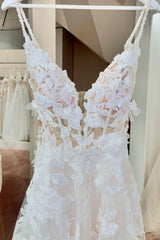 Long A-line Spaghetti Straps Open Back V-Neck Tulle Appliques Lace Wedding Dress