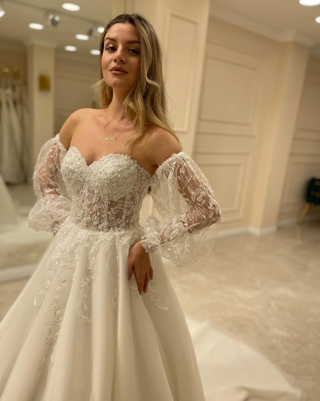 Elegant Sweetheart Long Sleeve Backless Appliques Lace A-Line Train Wedding Dress