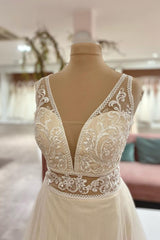 Long Sweetheart A-Line Tulle Floor Length Wedding Dress With Appliques Lace