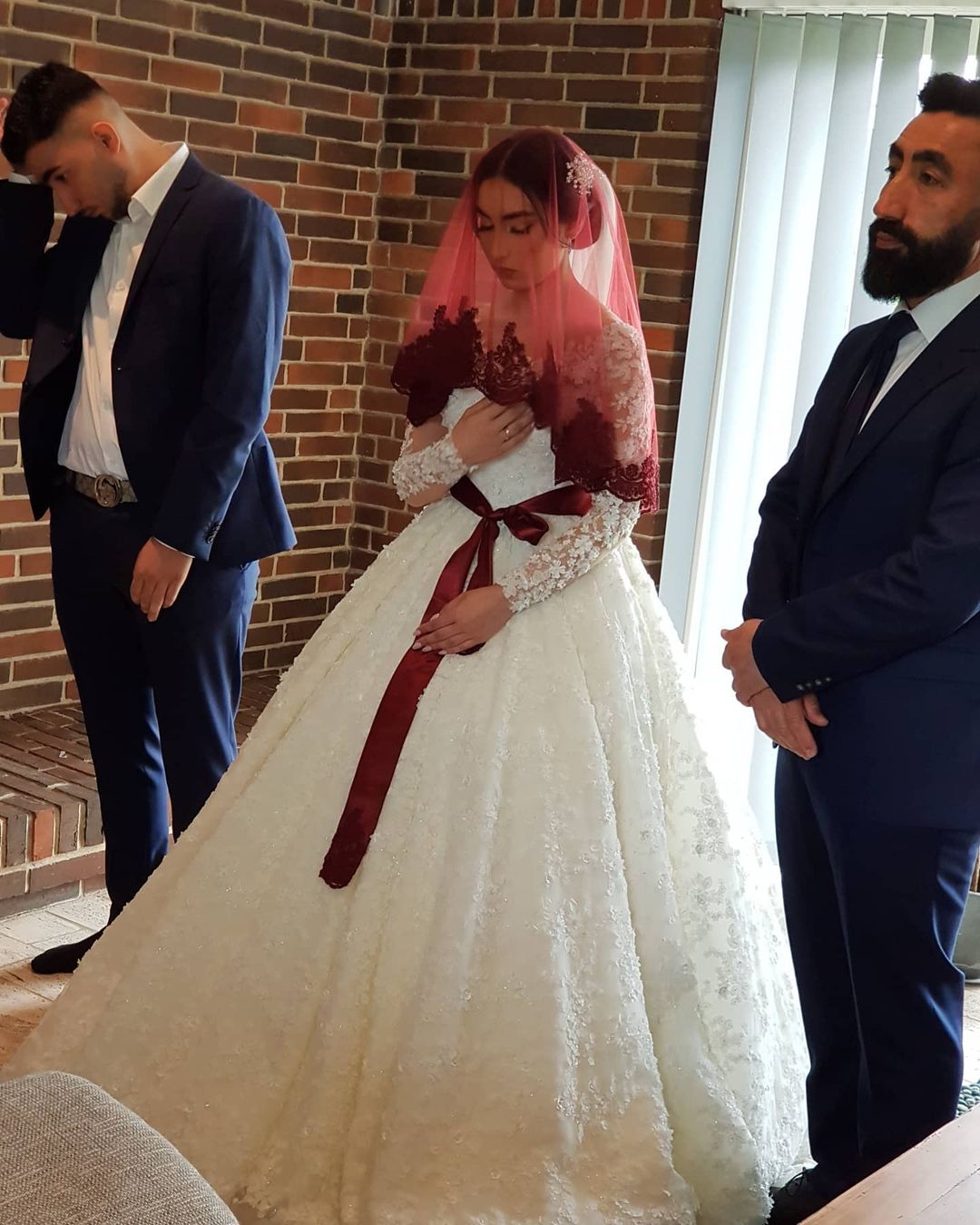 Elegant Long A-line Sweetheart Lace Wedding Dresses with Long Sleeves