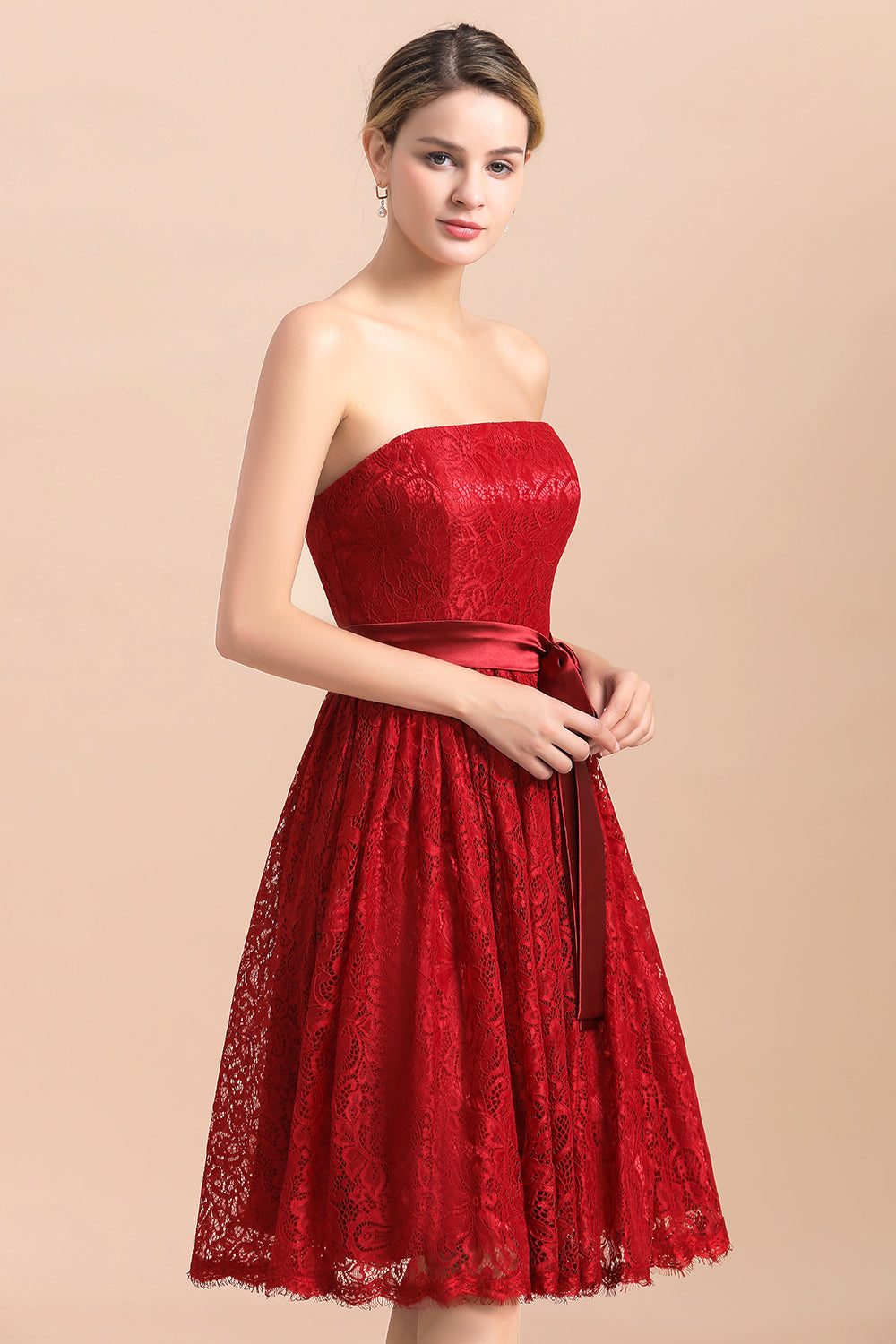 Stunning Red A-line Strapless Appliques Lace Knee-length Bridesmaid Dress With Bowknot