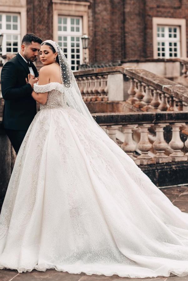 Plus Size Ivory Long Ball Gown Off the Shoulder Tulle Lace Wedding Dresses
