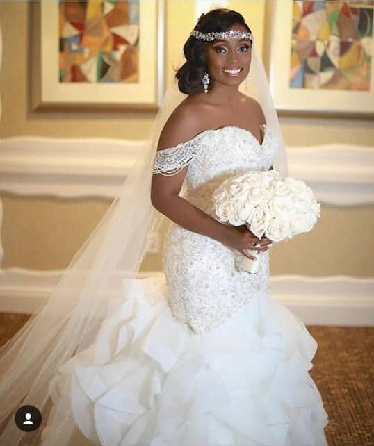 Long Mermaid Off The Shoulder Appliques Sleeveless Lace Wedding Dress