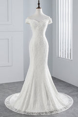 Long Off the Shoulder Lace-up Mermaid Lace Wedding Dress