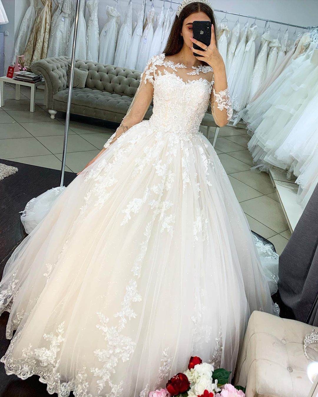 Classy Bateau Long Sleeve Appliques Lace Tulle Floor Length A-line Wedding Dress