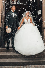 Gorgeous Long Ball Gown Organza Spaghetti Straps Open Back Wedding Dress with Lace