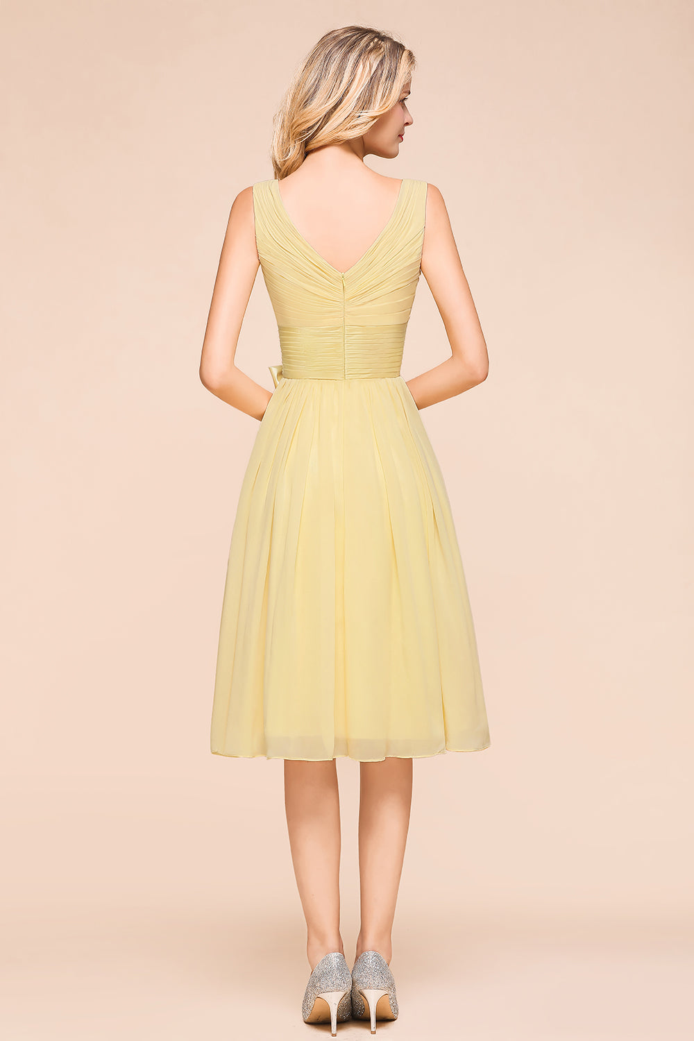 Classy Wide Straps V-neck A-line Knee-length Chiffon Bridesmaid Dress With Bowknot