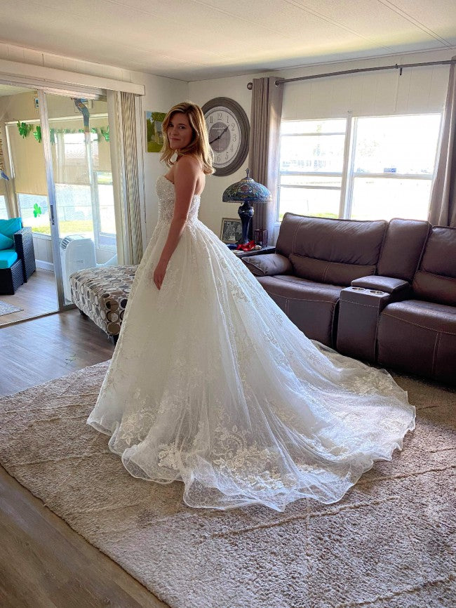 Beautiful Long A-line Off the Shoulder Lace Appliques Wedding Dress with Beads