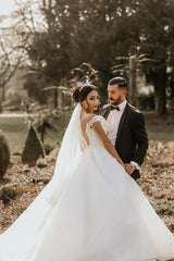 Elegant White Ball Gown Off the shoulder Tulle Long Wedding Dress with Appliques