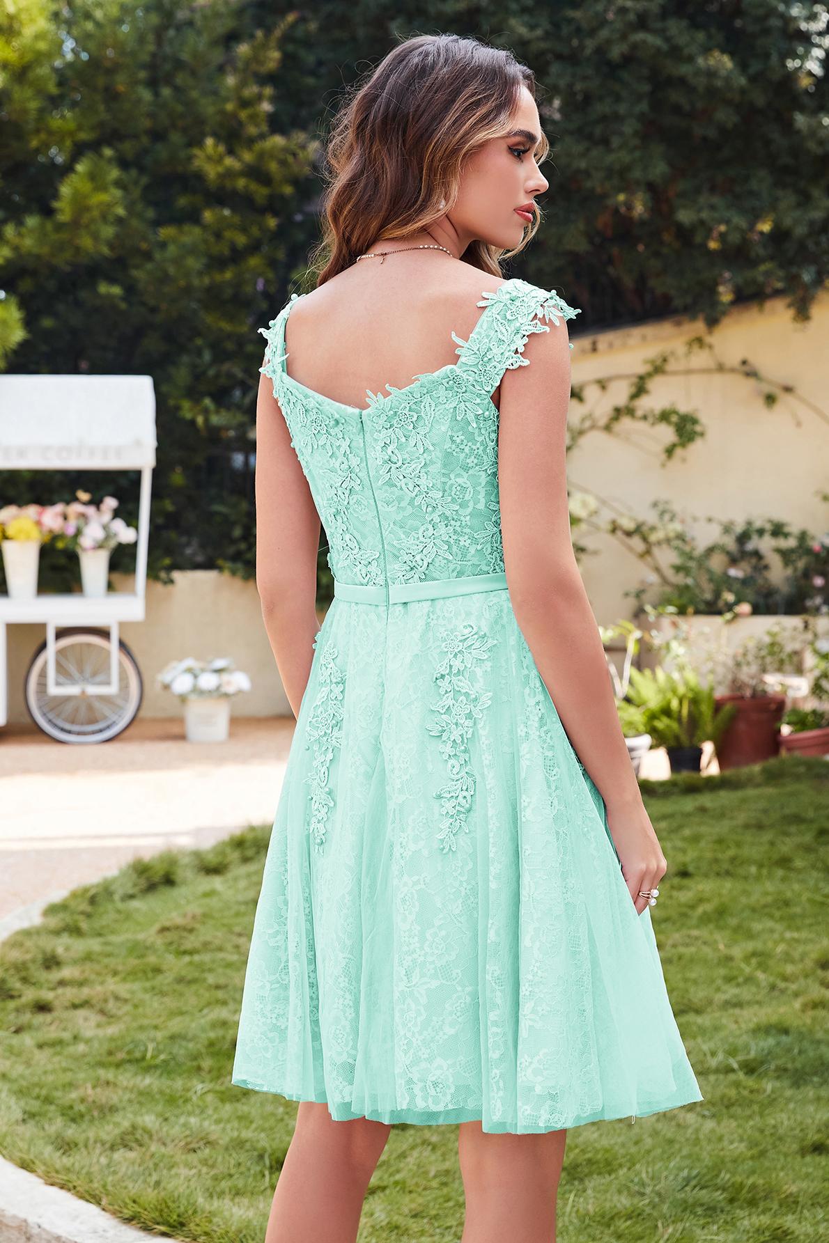 Short A-line Tulle Knee Length Homecoming Dress with Appliques Lace