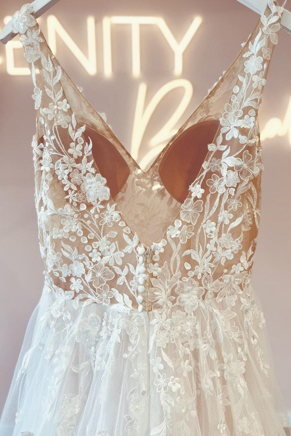 Modern Long A-line V-neck Backless Tulle Lace Wedding Dresses