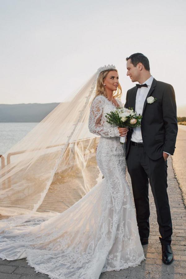 Gorgeous Long Mermaid V-neck Lace Wedding Dresses with Sleeves