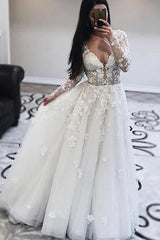 Vintage A-Line Deep V-neck Long Sleeve Appliques Lace Floor Length Tulle Wedding Dress