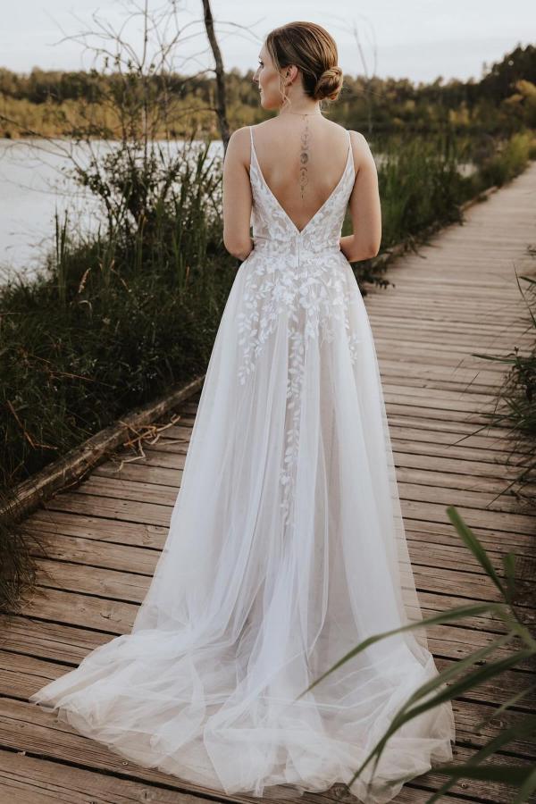 A-line Spaghetti Straps Backless Long Tulle Appliques Lace Wedding Dress