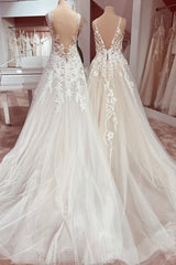 Charming Long V-neck Appliques Lace Floor Length A-Line Tulle Wedding Dress
