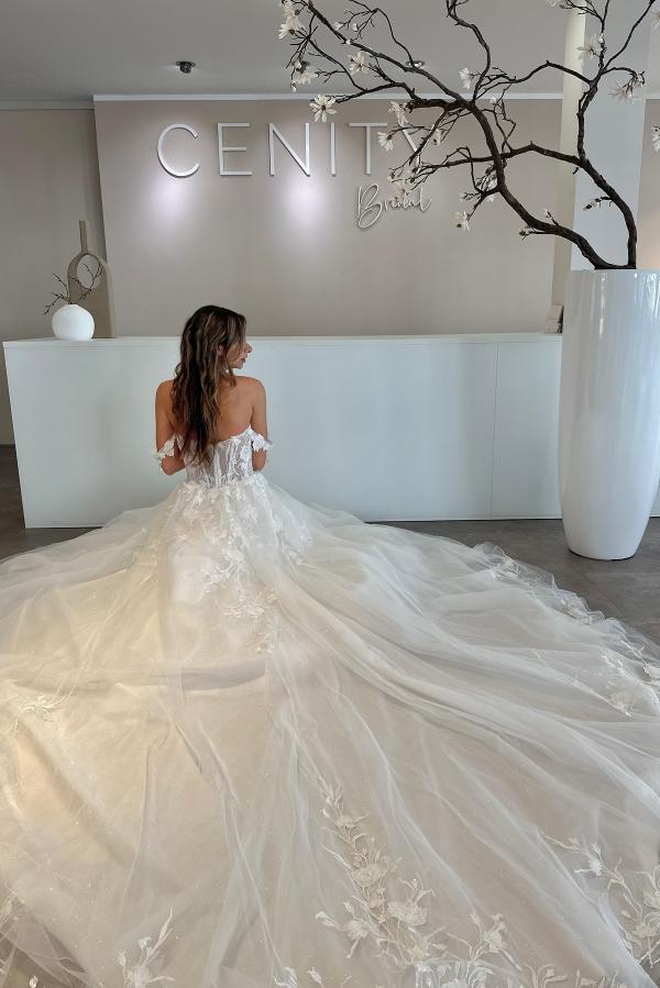 Long Backless Off The Shoulder Sweetheart A-Line Tulle Appliques Lace Wedding Dress