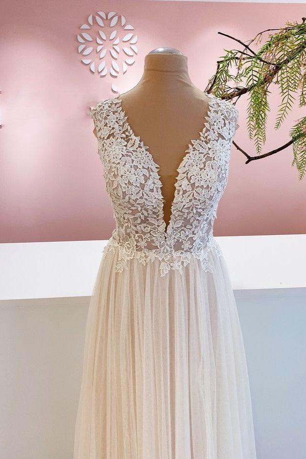 Long Wide Straps A-Line Ruffles Floor Length Tulle Backless Wedding Dress With Floral Lace
