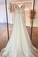 Elegant Long A-line Tulle Backless Tulle Lace Wedding Dresses