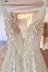 Boho Long A-line V-neck Tulle Lace Backless Wedding Dresses