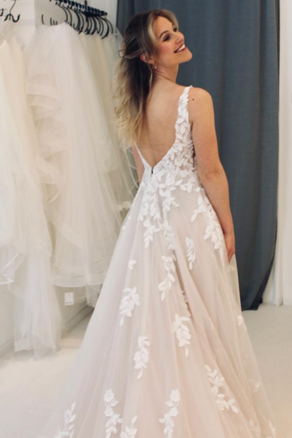 Long Backless A-Line Sweetheart Tulle Appliques Lace Wedding Dress