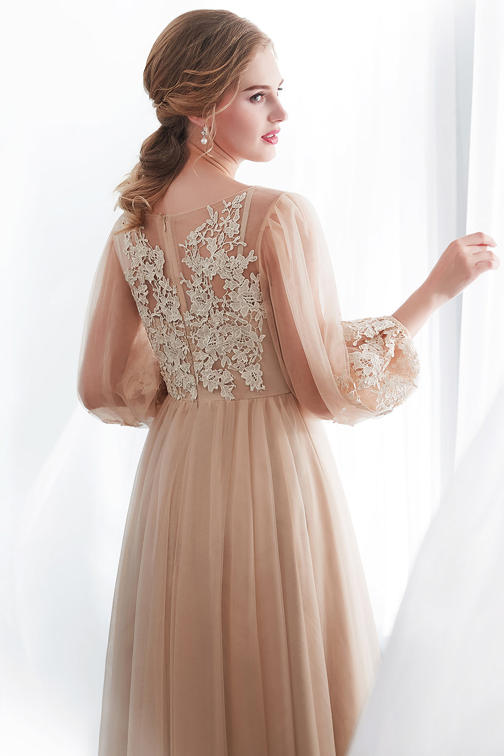 Champagne A-line Long Sleeves Appliques Tulle Evening Dresses