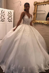 Vintage Long V-neck Spaghetti Straps Appliques Lace Floor Length Tulle Ball Gown Wedding Dress
