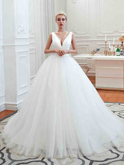 Elegant Long Ball Gown V-neck Tulle Lace White Wedding Dresses