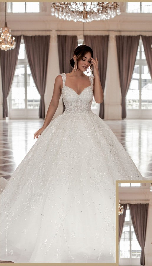 Elegant Ball Gown Sweetheart Tulle Sleeveless Long Beading Wedding Dress