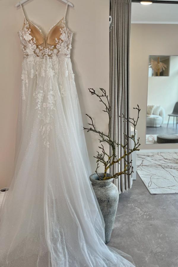 Long Spaghetti Straps Sweetheart A-Line Tulle Appliques Lace Wedding Dress