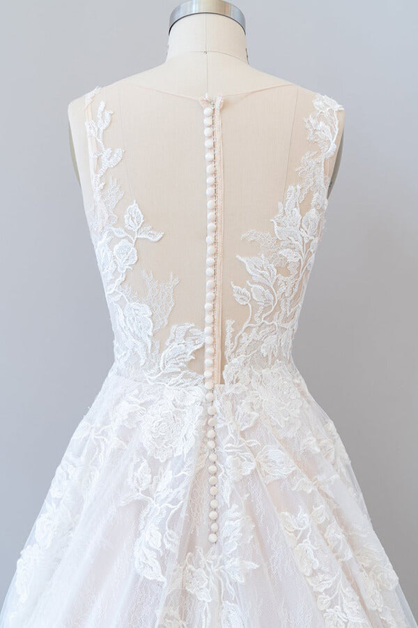 Elegant Long Appliques Lace Tulle A-line Wedding Dress