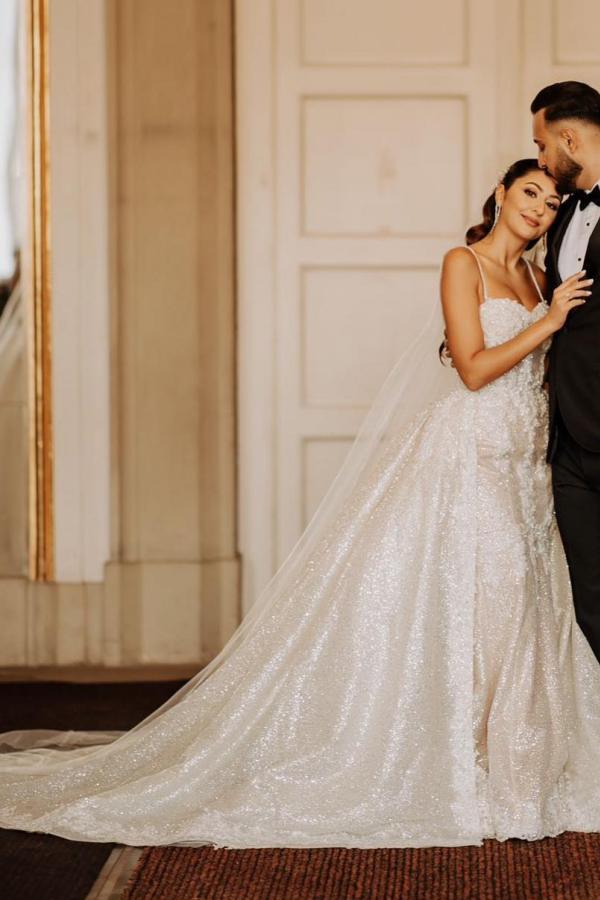 A-Line Sweetheart Tulle Spaghetti Straps Long Appliques Wedding Dress with Chapel Train