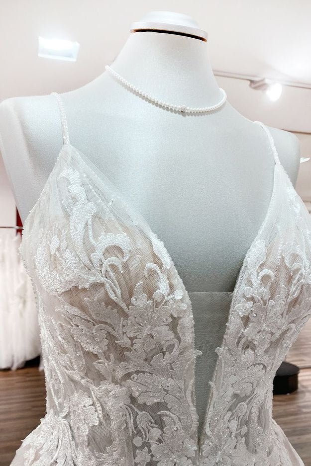 Luxury Long A-line Spaghetti Straps Tulle V Neck Sequins Lace Appliques Wedding Dress
