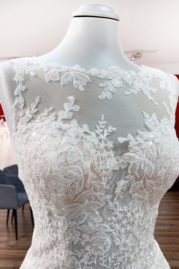 Graceful Long A-line Jewel Tulle Wedding Dresses With Lace Appliques