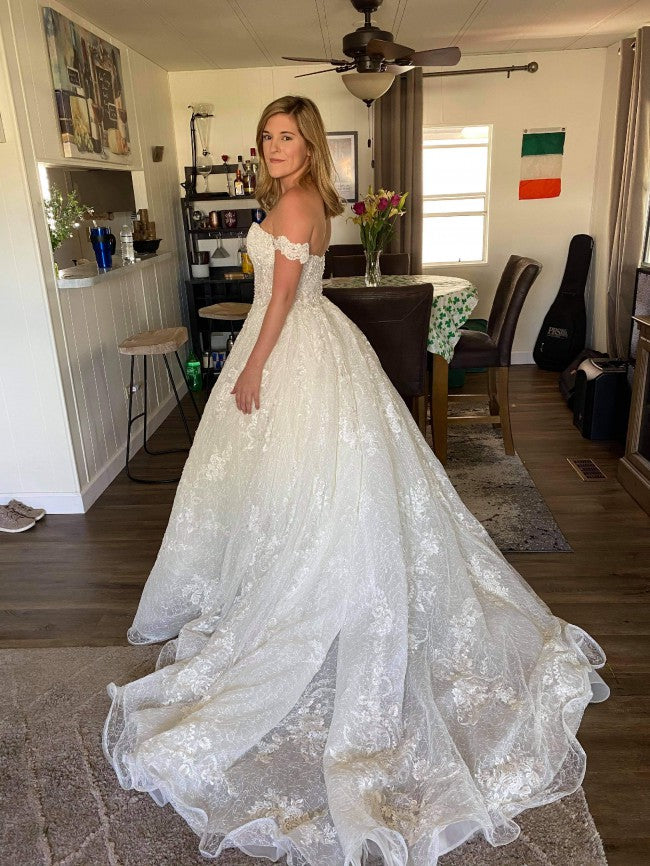 Beautiful Long A-line Off the Shoulder Lace Appliques Wedding Dress with Beads