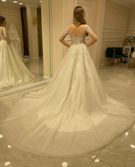Elegant Long A-line Sweetheart Lace Appliques Wedding Dress with Sleeves