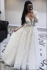 Vintage A-Line Deep V-neck Long Sleeve Appliques Lace Floor Length Tulle Wedding Dress