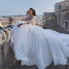Chic Long Sleeves A-line Sweetheart Floral Lace Appliques Wedding Dress