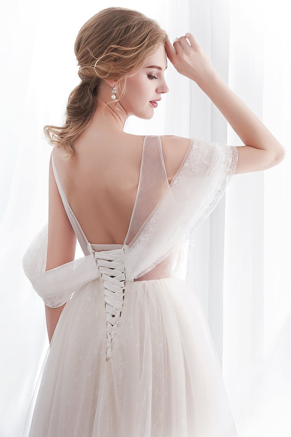 Elegant Long Lace A-line Tulle Sleeveless Floor Length Wedding Dresses