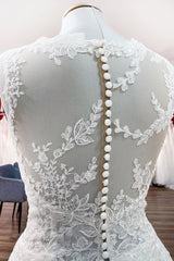 Graceful Long A-line Jewel Tulle Wedding Dresses With Lace Appliques