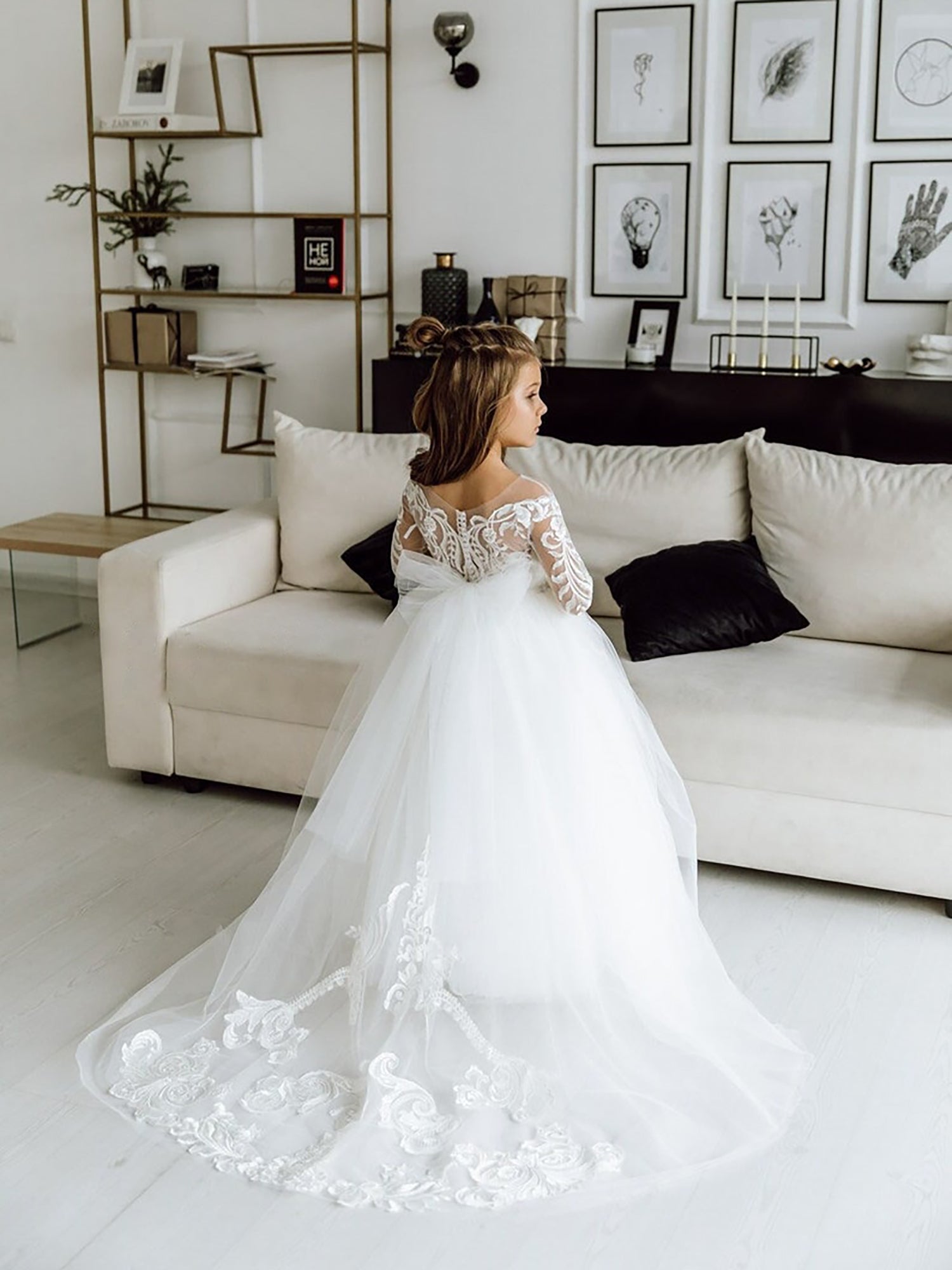 White Long Sleeves Ball Gown Tulle Lace Flower Girl Dress with Bow