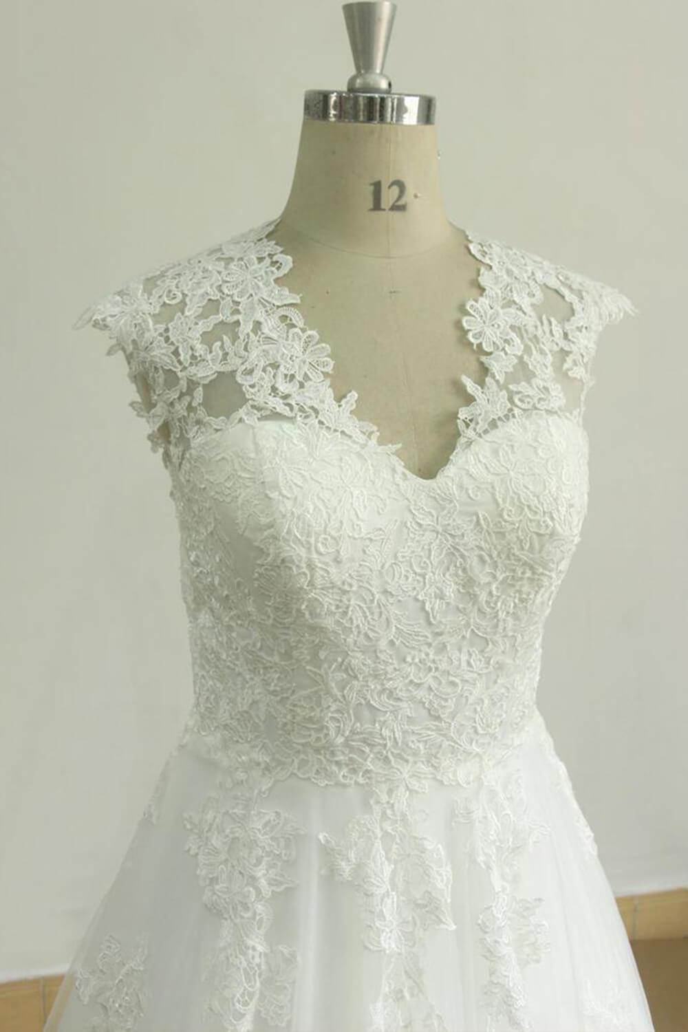 Long Sweetheart Cap Sleeve Appliques Lace Tulle A-line Wedding Dress