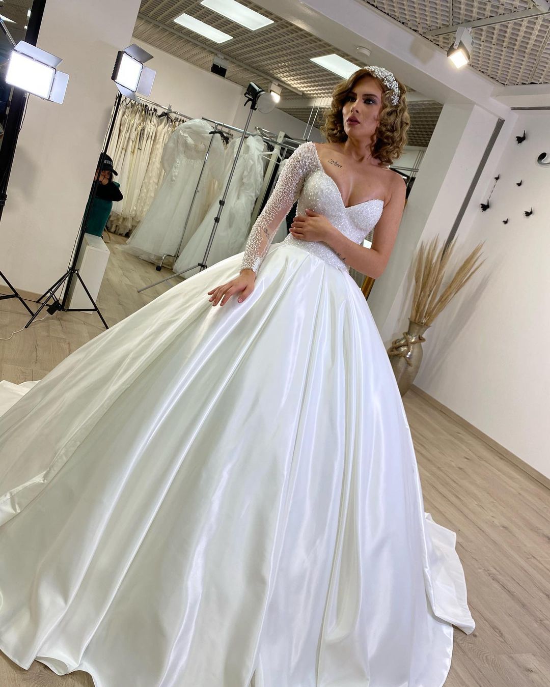 Modest Sweetheart Long Sleeve Floor Length Satin Ruffles Ball Gown Wedding Dress