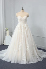 Vintage Long Sweetheart Backless Appliques Lace Tulle Floor Length A-Line Wedding Dress