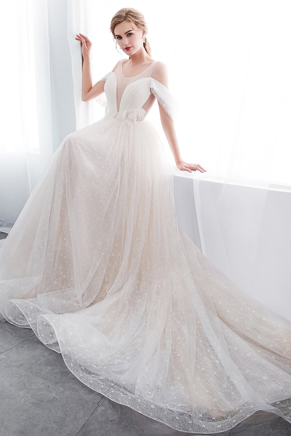 Elegant Long Lace A-line Tulle Sleeveless Floor Length Wedding Dresses