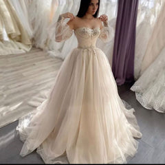 Vintage Sweetheart Long Sleeve Backless Appliques Lace Tulle A-Line Wedding Dress