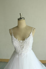 Chic Long A-line Strap Spaghetti Appliques Tulle Wedding Dress