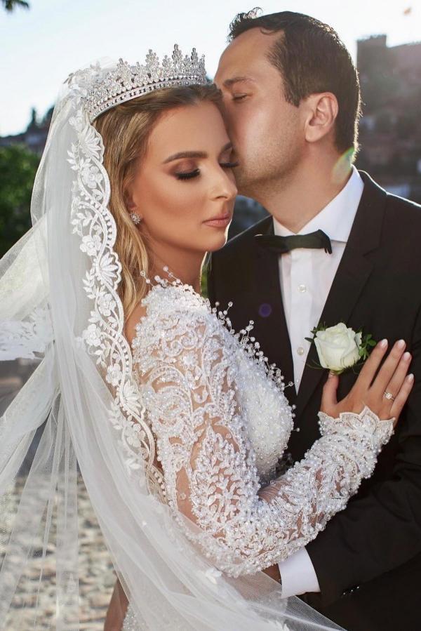 Gorgeous Long Mermaid V-neck Lace Wedding Dresses with Sleeves