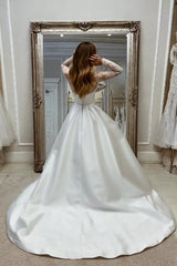 Long Sleeves A-line Sweetheart Satin Lace Front Slit Wedding Dresses with Pockets